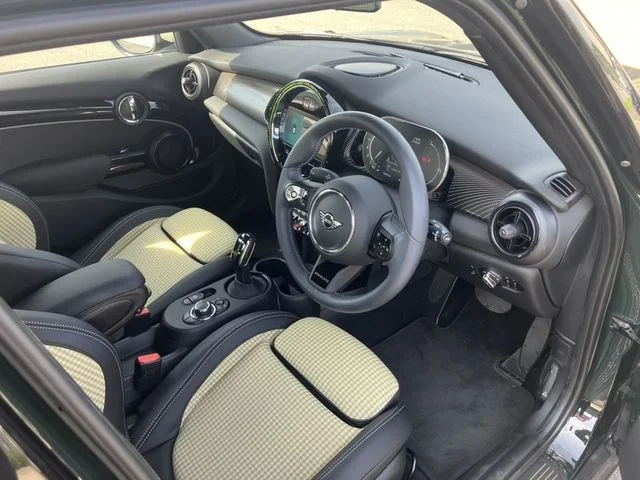 Bmw MINI COOPER 5DOOR レゾリュート　エディション photo 2