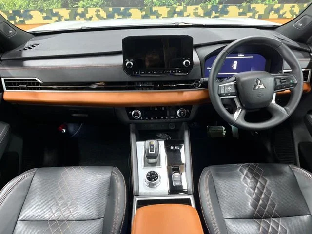 Mitsubishi OUTLANDER PHEV P photo 2