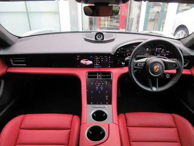 Porsche PORSCHE Taycan ターボS photo 2