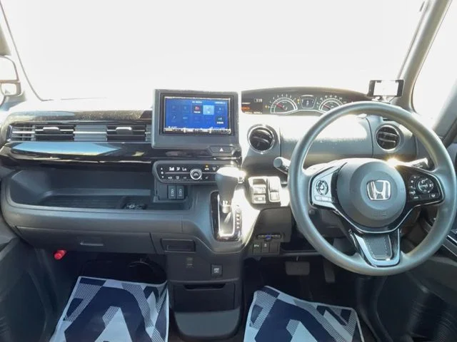 Honda N BOX CUSTOM L photo 2