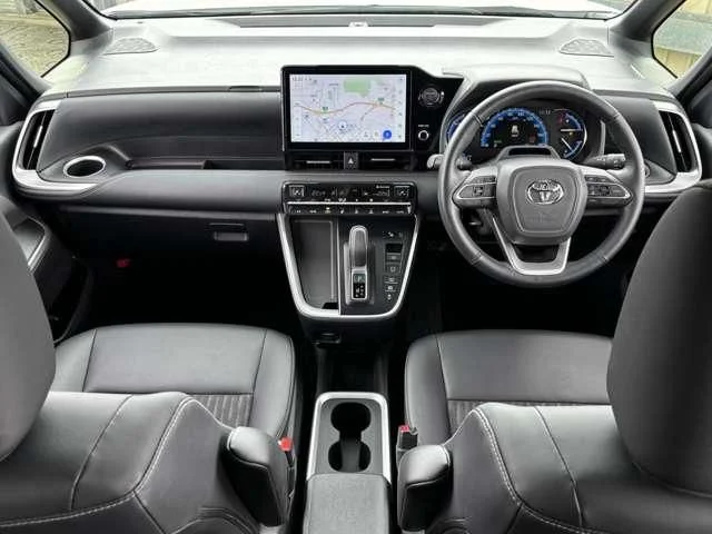 Toyota NOAH HYBRID S−Z photo 2