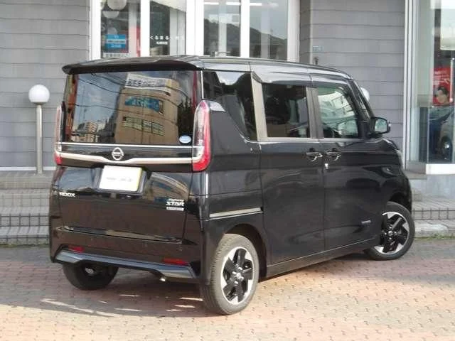 Nissan ROOX 4WD ハイウェイスターX photo 2