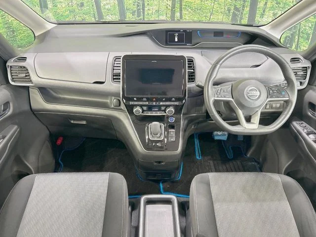 Nissan SERENA WG e−POWER　ハイウェイスター　V photo 2