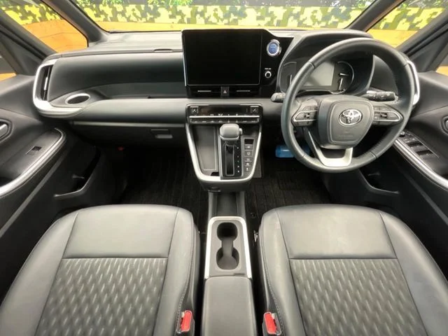 Toyota NOAH HYBRID S−Z photo 2
