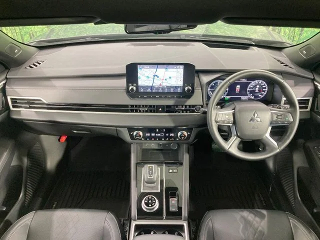 Mitsubishi OUTLANDER PHEV ブラックエディション photo 2