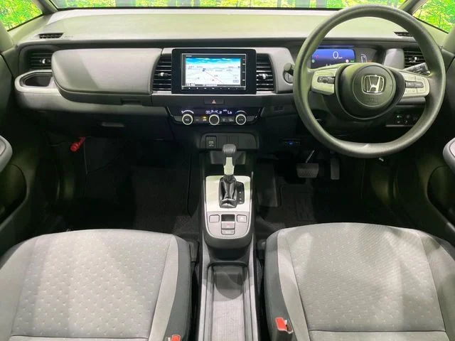 Honda FIT e:HEV 4WD ベーシック photo 2