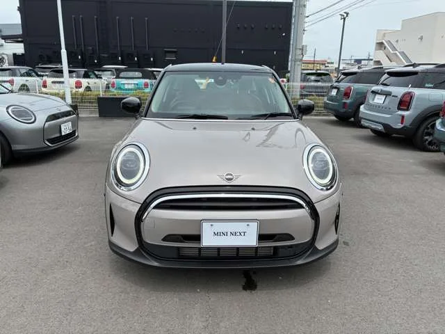 Bmw MINI COOPER D 5DOOR プレミアムプラスパッケ photo 4