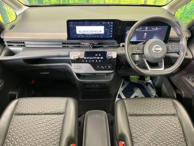 Nissan SERENA WG e−POWER　ハイウェイスター　V photo 2