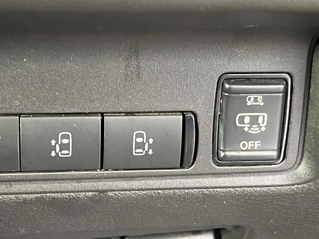 Nissan SERENA WG e−POWER　ハイウェイスター　V photo 3