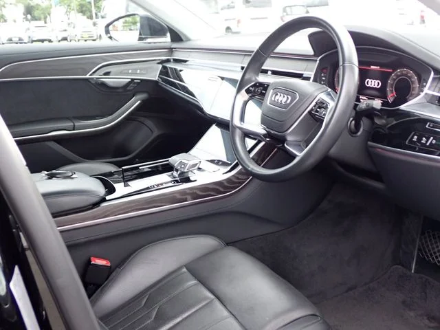 Audi AUDI A8 55　TFSI　クワトロ photo 2