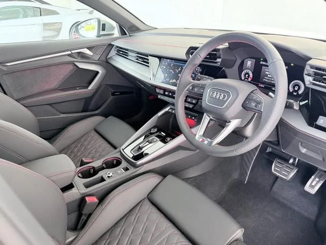 Audi AUDI S3 SPORTBACK ベースグレード photo 2