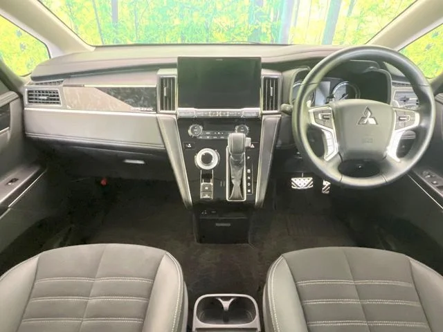 Mitsubishi DELICA D:5 4WD シャモニー photo 2