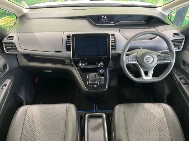 Nissan SERENA WG e−POWER　ハイウェイスター　V photo 2