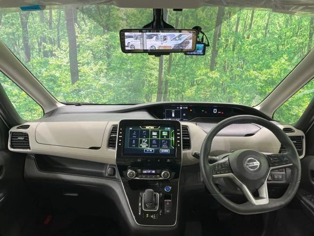 Nissan SERENA WG e−POWER　ハイウェイスター　V photo 2