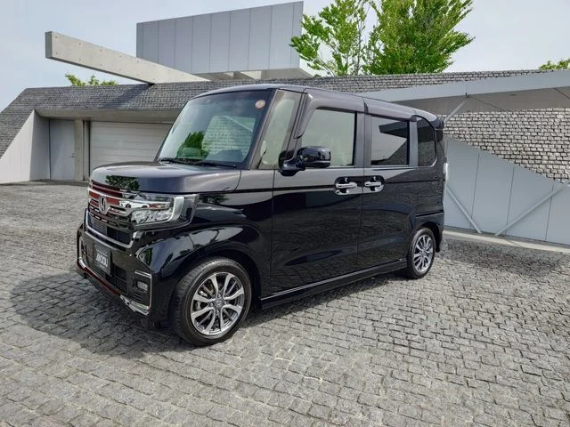 Honda N BOX CUSTOM L photo 2