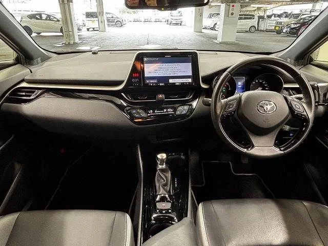 Toyota C-HR G　ハイブリッド　モード　ネロ photo 2