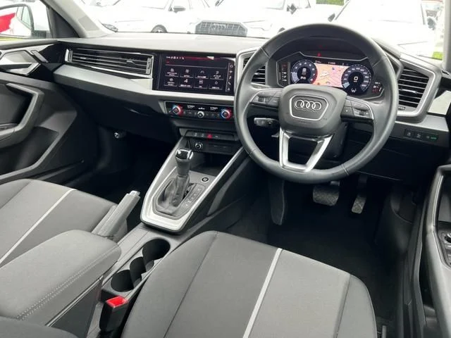 Audi AUDI A1 SPORTBACK 25　TFSI　アドバンスド photo 2