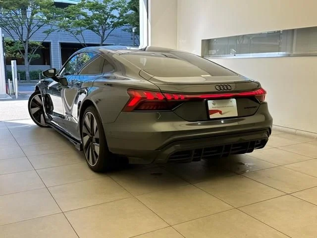 Audi AUDI e-tron GT クワトロ photo 3