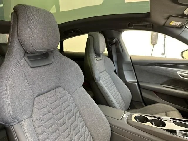 Audi AUDI e-tron GT クワトロ photo 4