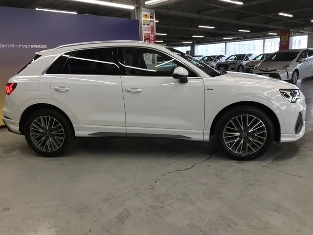 Audi AUDI Q3 35　TFSI　Sライン photo 2