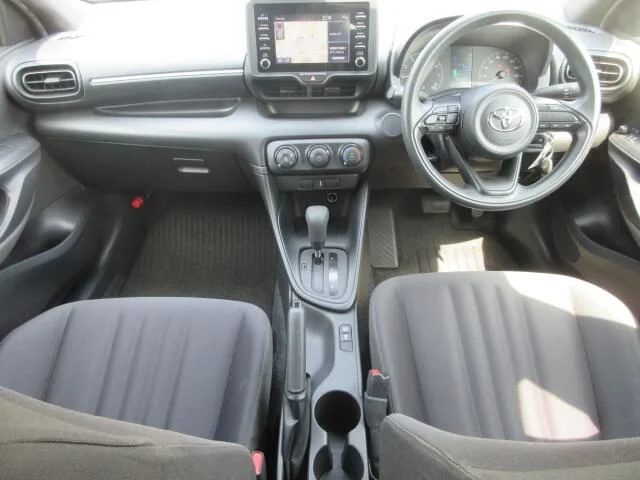 Toyota YARIS X photo 2