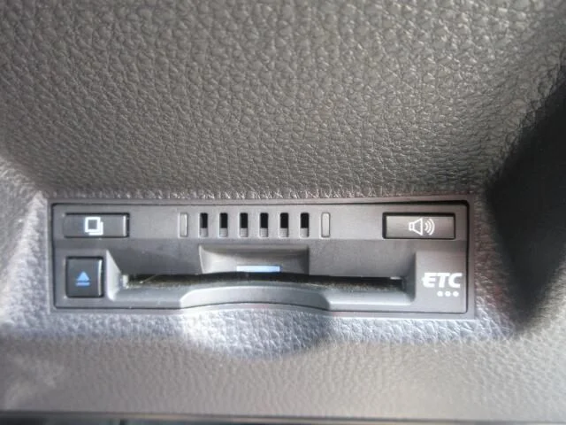 Toyota YARIS X photo 4
