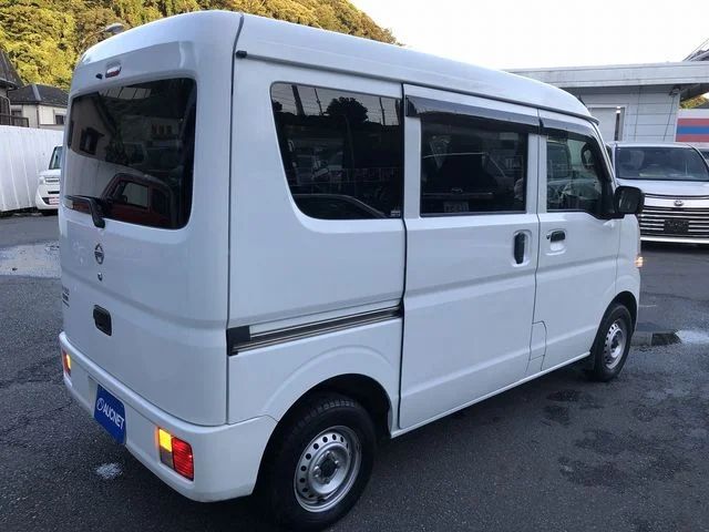 Nissan NV100 CLIPPER DX photo 2