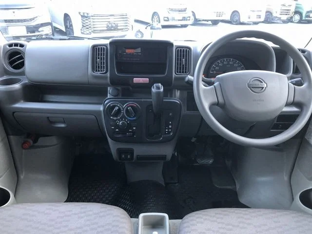 Nissan NV100 CLIPPER DX photo 3