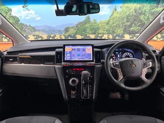 Mitsubishi DELICA D:5 4WD シャモニー photo 2