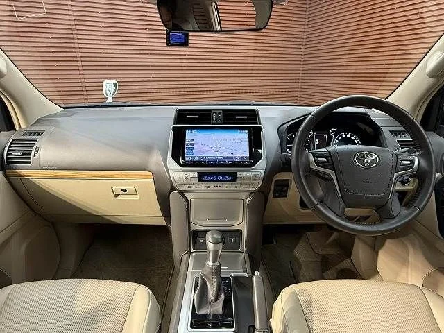 Toyota LANDCRUISER PRADO TX　Lパッケージ photo 2