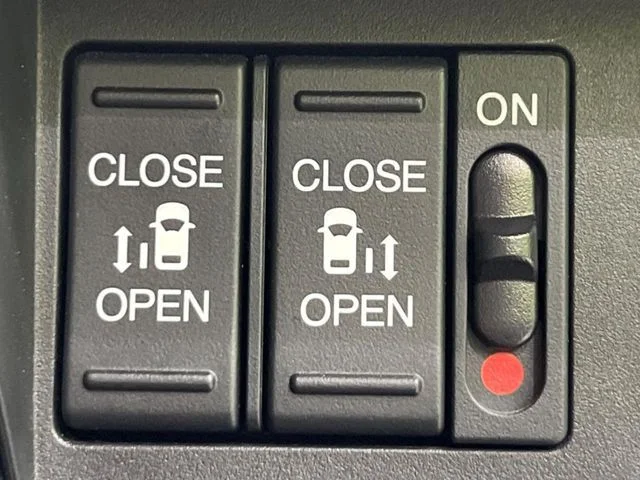 Honda ODYSSEY 4WD アブソルート　EX photo 3