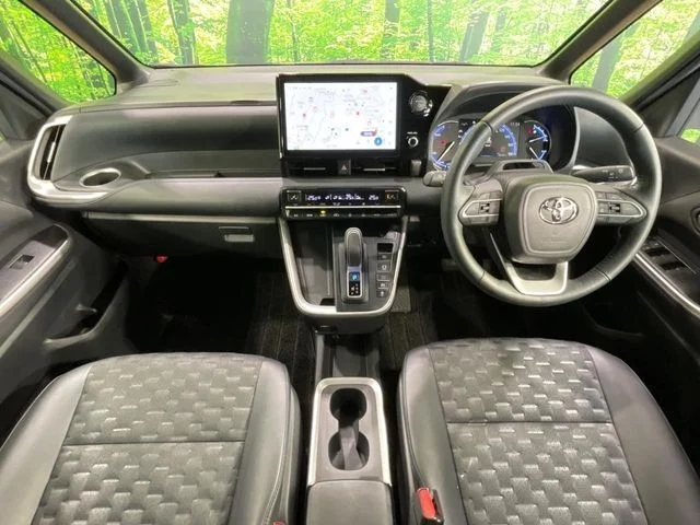 Toyota VOXY HYBRID S−Z photo 2