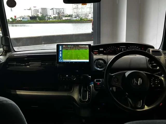 Honda N BOX CUSTOM L photo 2