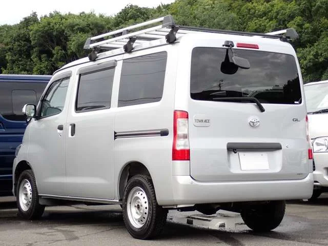 Toyota TOWNACE van 2WD GL　スマートアシスト　ルーフラック付 photo 4