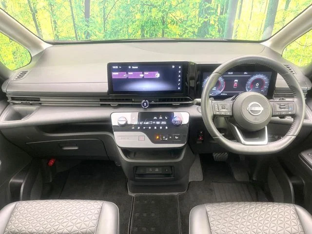 Nissan SERENA WG XV photo 2