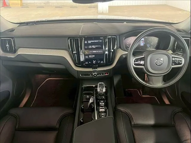 Volvo VOLVO XC60 B5　AWD　インスクリプション photo 3