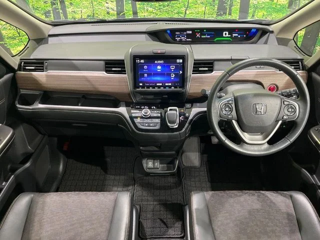 Honda FREED HYBRID クロスター photo 2