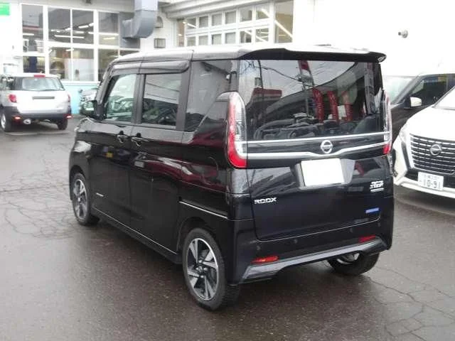 Nissan ROOX 4WD ハイウェイスターX photo 3