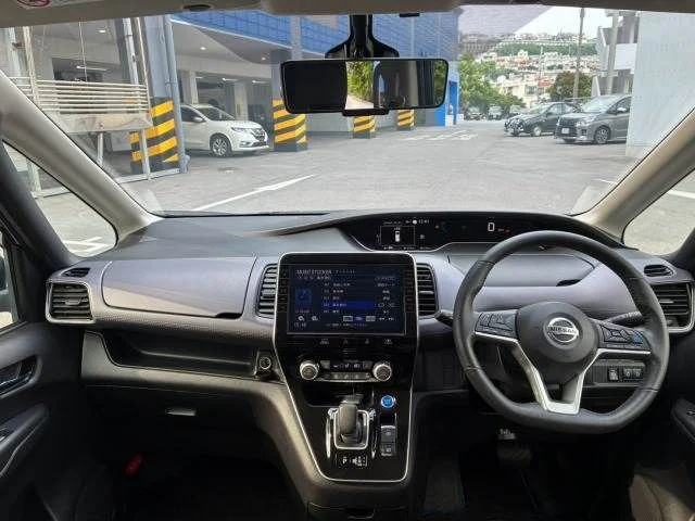 Nissan SERENA WG e−POWER　ハイウェイスター photo 2