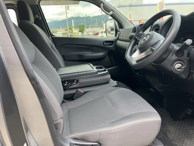 Nissan CARAVAN van 2WD DX　平床　ロング photo 2