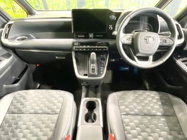 Toyota VOXY HYBRID S−Z photo 2
