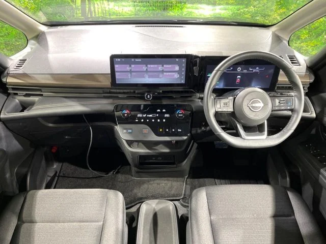 Nissan SERENA WG e−POWER　ハイウェイスター　V photo 2