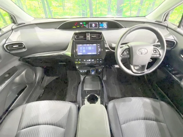 Toyota PRIUS A photo 2
