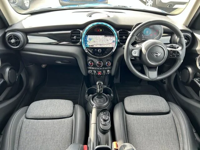 Bmw MINI COOPER 5DOOR ベースグレード photo 2