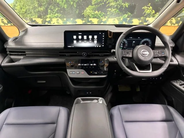 Nissan SERENA WG e−POWER　ルキシオン photo 2
