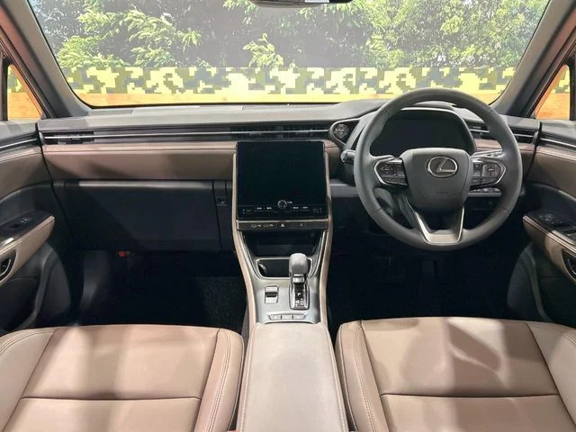 Toyota LEXUS LBX エレガント photo 2