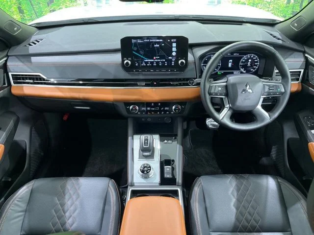 Mitsubishi OUTLANDER PHEV P photo 2