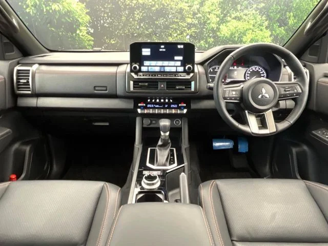 Mitsubishi TRITON GSR photo 2