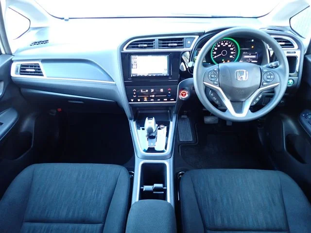 Honda SHUTTLE HYBRID ホンダセンシング photo 2