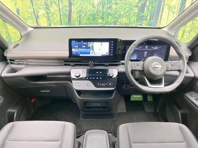 Nissan SERENA WG e−POWER　ハイウェイスター　V photo 2